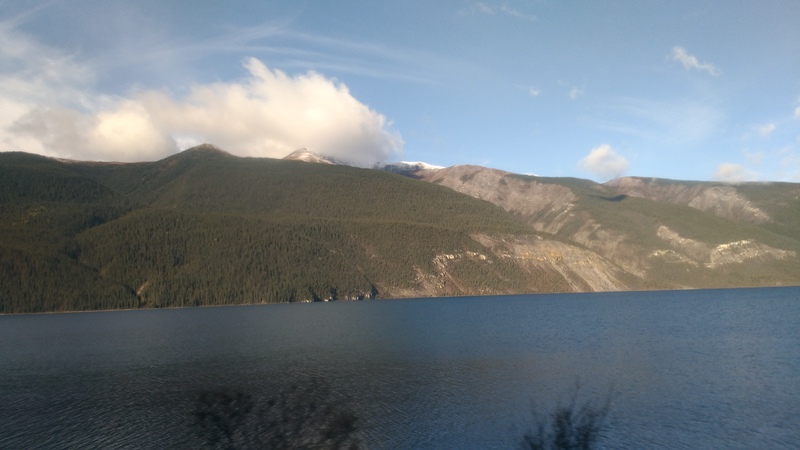 d14-lake-mountains-sky